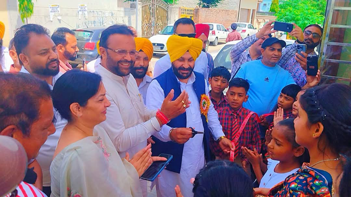 सरकारी प्राइमरी व मिडिल स्कूल भंडाल दोना के विकास कार्यों का उद्घाटन पंजाब सरकार के प्रतिनिधियों द्वारा किया गया।
